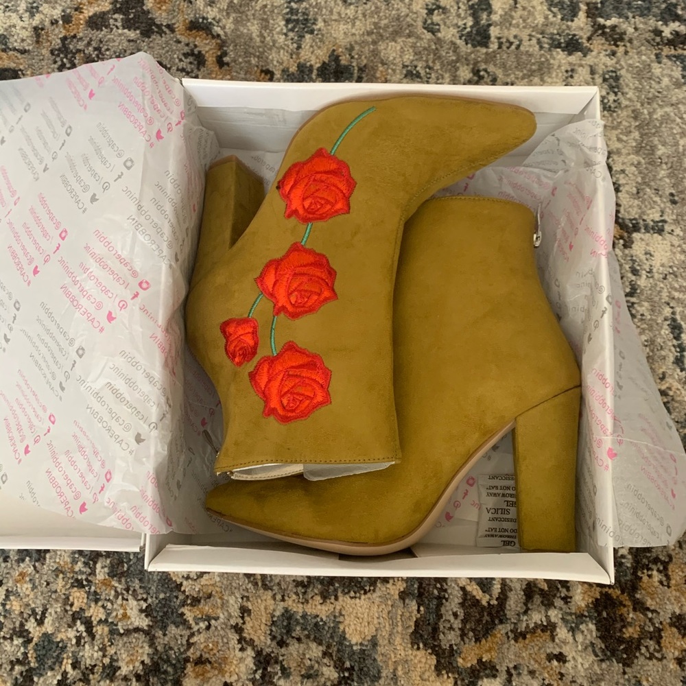 Heeled boots